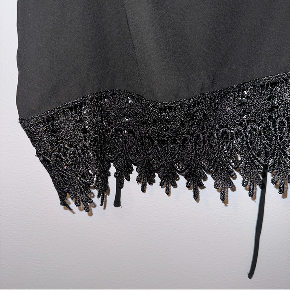 Urban Outfitters medium black cropped embroidered tank top with ties and cutout - Picture 3 of 4